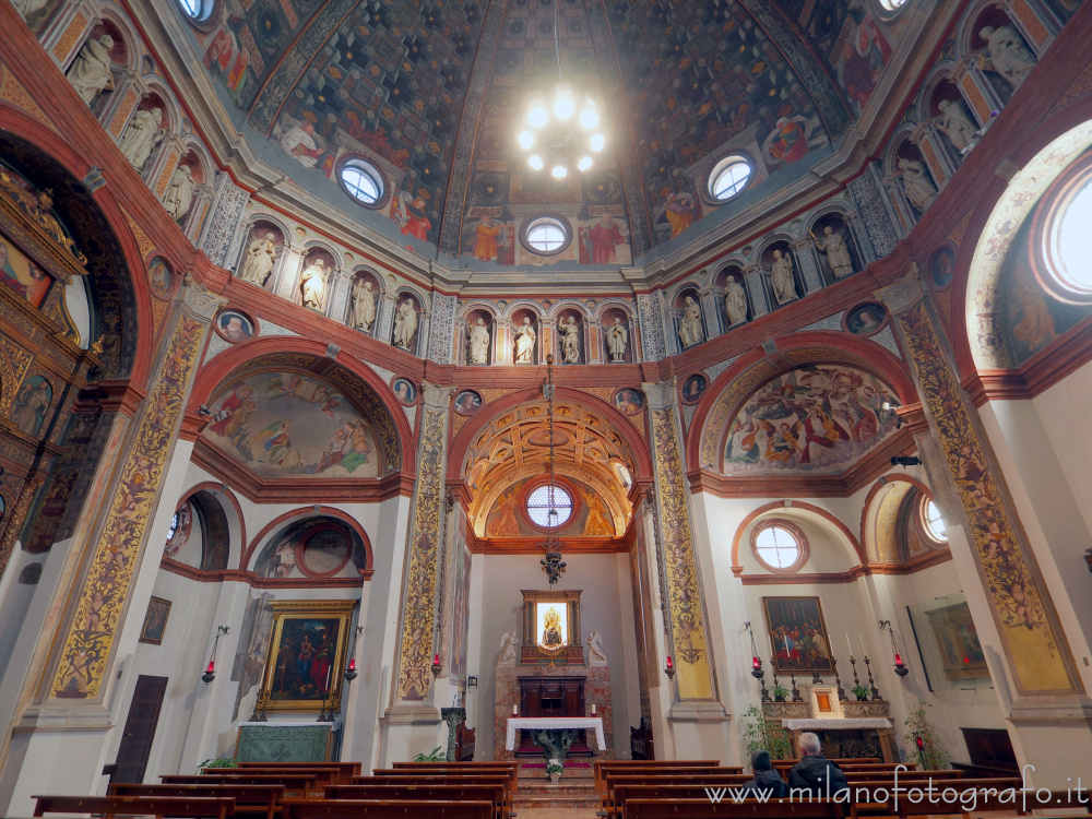 Busto Arsizio (Varese) - Interno del Santuario di Santa Maria di Piazza guardando verso il presbiterio